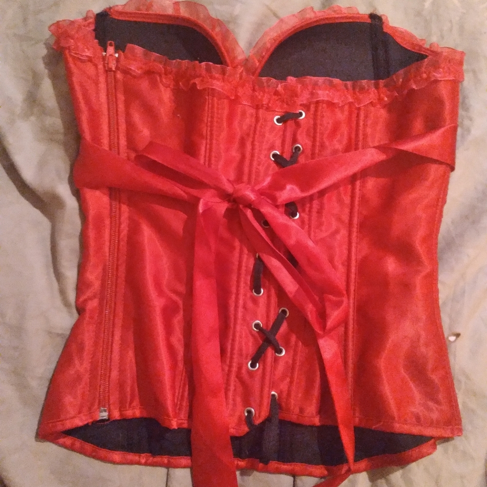 Corset never worn in pristine condition. It is a size medium.